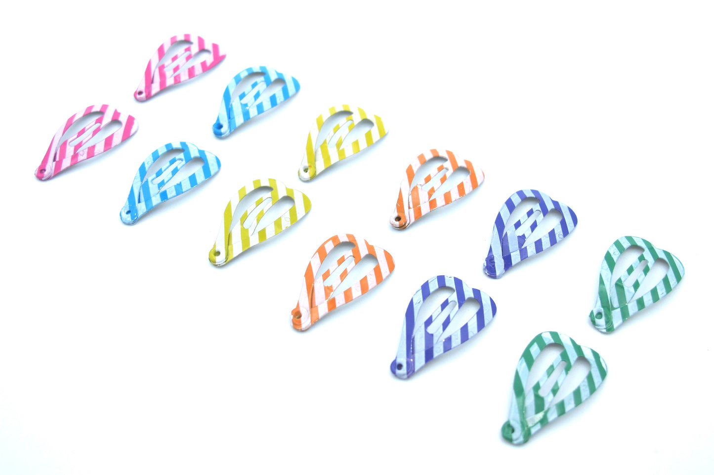 Ada - Lot de 12 mini-clips à pression pour enfants de 2,2 cm, en forme de cœur, imprimés assortis