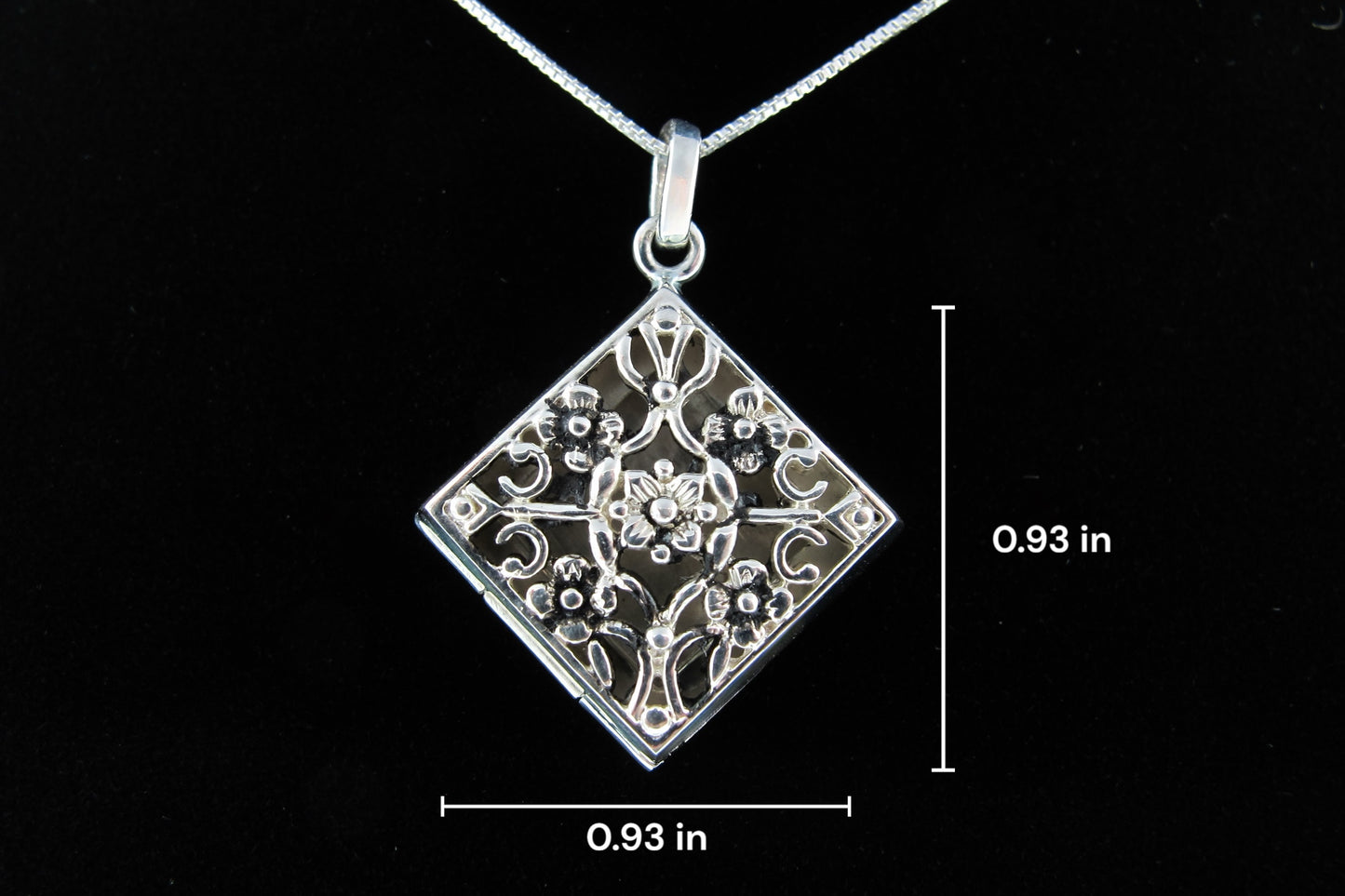 Lysandra - Médaillon en argent sterling oxydé en filigrane sur une chaîne en argent sterling