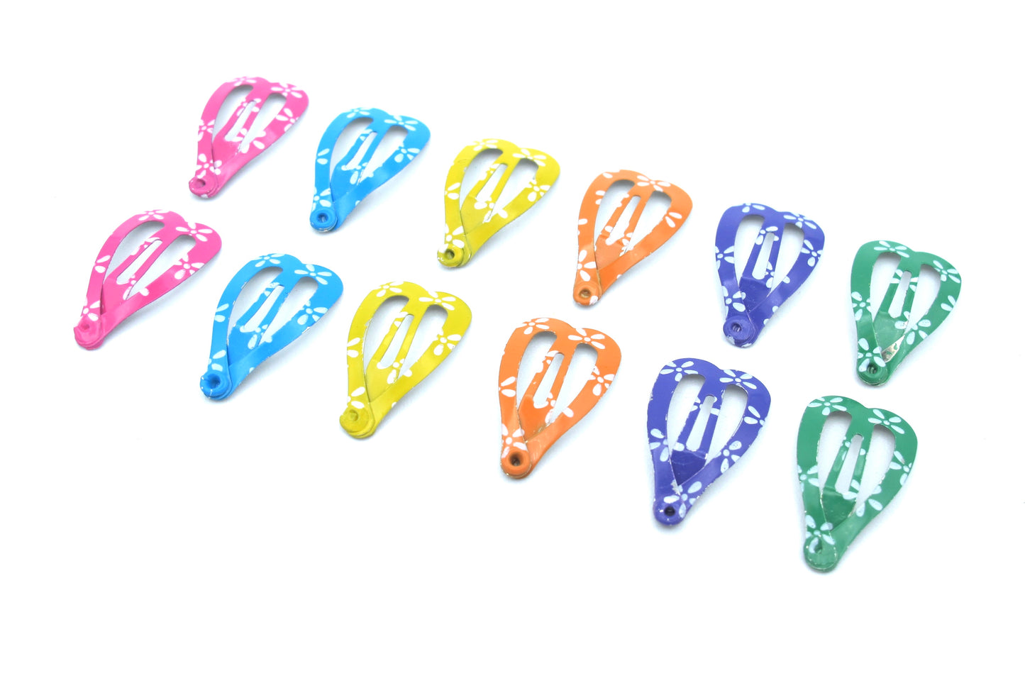 Ada - Lot de 12 mini-clips à pression pour enfants de 2,2 cm, en forme de cœur, imprimés assortis