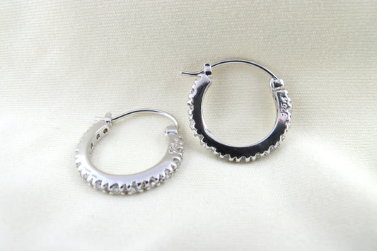 Kiara - Boucles d'oreilles créoles en argent sterling de 16 mm serties de pierres CZ pavées de haute qualité